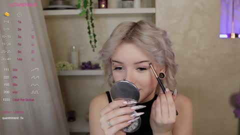 Emily online show from December 16, 5:33 pm