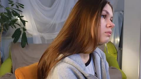 Bonnie online show from December 5, 3:39 pm