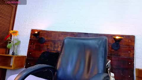 Snapshot of tamara_sanz1 chatting on October 22, 10:20 am online show from October 22, 10:20 am