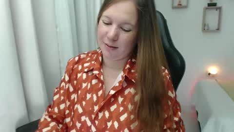 Snapshot of tamy_shine87 chatting on December 17, 1:50 am Im Samy online show from December 17, 1:50 am