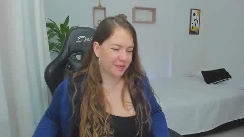 Snapshot of tamy_shine87 chatting on February 23, 1:09 am Im Samy online show from February 23, 1:09 am