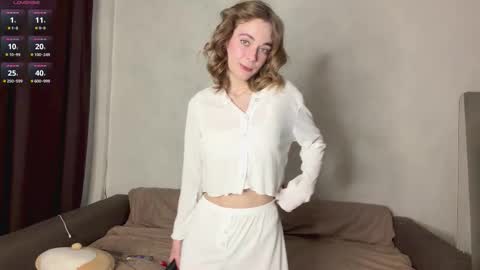 Mia online show from March 30, 1:16 am