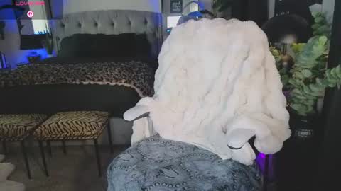 Tatted Queen online show from August 5, 9:10 pm