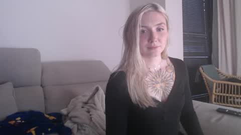 tattoobbgirl online show from November 12, 5:00 pm