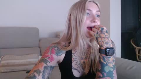 tattoobbgirl online show from October 16, 6:54 pm