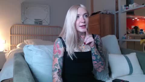 tattoobbgirl online show from February 7, 5:18 pm