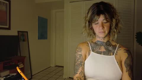 Snapshot of tattooed_natalia chatting on February 2, 9:51 am Natalia 3 online show from February 2, 9:51 am