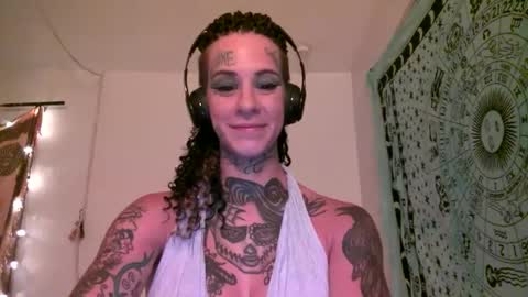 Snapshot of tattooed_natalia chatting on December 3, 10:04 am Natalia 3 online show from December 3, 10:04 am