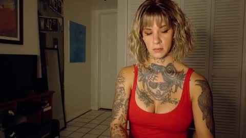 Snapshot of tattooed_natalia chatting on October 28, 8:42 am Natalia 3 online show from October 28, 8:42 am