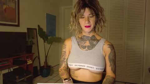 Snapshot of tattooed_natalia chatting on January 17, 11:27 am Natalia 3 online show from January 17, 11:27 am