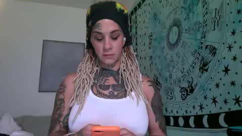 Snapshot of tattooed_natalia chatting on January 10, 9:44 am Natalia 3 online show from January 10, 9:44 am