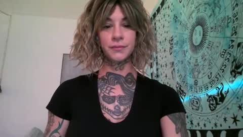 Snapshot of tattooed_natalia chatting on December 24, 2:01 pm Natalia 3 online show from December 24, 2:01 pm