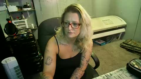 Lisa Lovely online show from February 27, 1:27 am