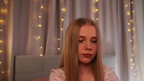 Taya online show from May 24, 5:01 pm