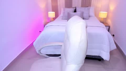 Taylor  online show from October 14, 7:49 pm