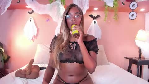 Snapshot of taylorviidal chatting on October 17, 10:02 pm taylor online show from October 17, 10:02 pm