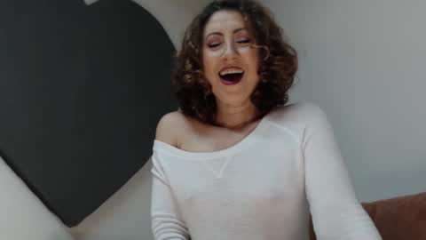 ALICIA--- online show from April 9, 6:19 am