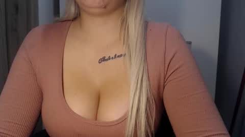 Snapshot of teeyara_ chatting on September 28, 7:47 am Teeyara online show from September 28, 7:47 am