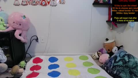 Pixie Pix or Pickle online show from November 19, 11:27 pm