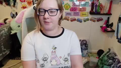 Pixie Pix or Pickle online show from February 20, 11:38 pm