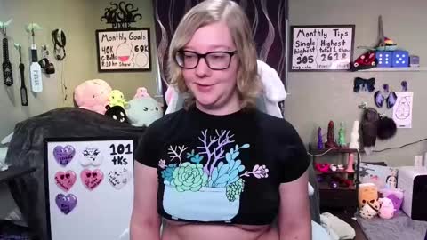 Pixie Pix or Pickle online show from February 19, 8:10 pm