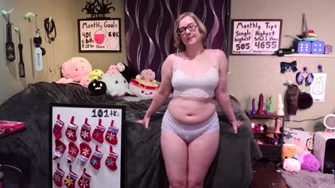 Pixie Pix or Pickle online show from December 30, 11:17 pm