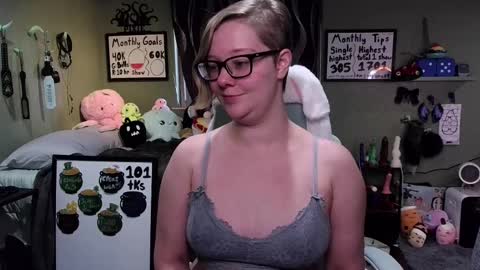 Pixie Pix or Pickle online show from March 10, 10:13 pm