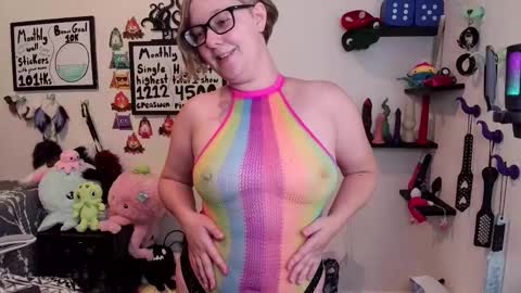 Pixie Pix or Pickle online show from September 19, 10:09 pm