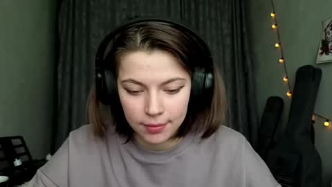 Anny Simpson online show from February 2, 6:45 am