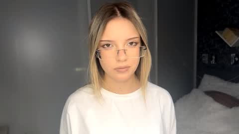 tessiebe online show from February 25, 12:15 pm