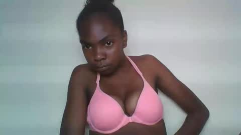 thalyra online show from April 17, 8:16 am