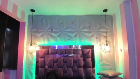 i am Cat  online show from January 3, 6:24 pm