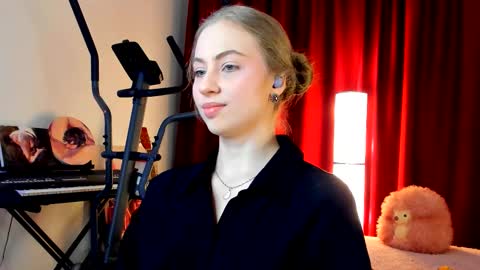 Snapshot of the_steel_magnolia_ chatting on October 15, 3:58 pm Ally STREAMING ON TWITCH NOW Check my Twitter for updates online show from October 15, 3:58 pm