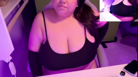 TheBouncingBetty online show from April 26, 5:16 am