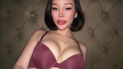 Elle  dont forget to folloW me and thumbs up online show from April 3, 1:36 am