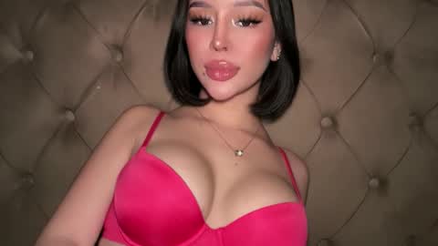 Elle  dont forget to folloW me and thumbs up online show from April 6, 4:46 am