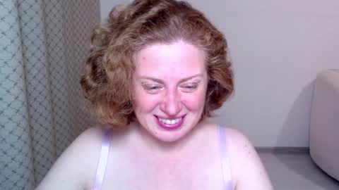 Ella online show from November 8, 7:52 pm