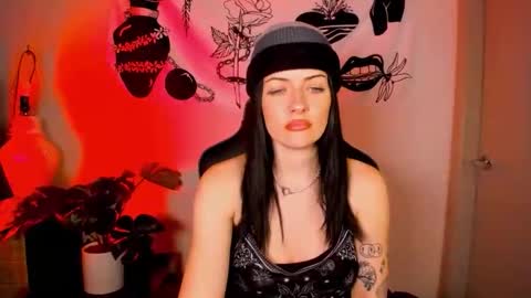 themelrose online show from November 20, 9:05 pm