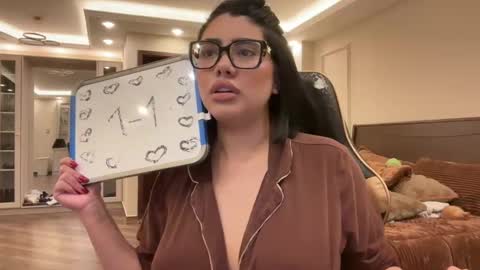 Snapshot of therealcamilabaddie chatting on October 1, 4:39 am therealcamilabaddie online show from October 1, 4:39 am