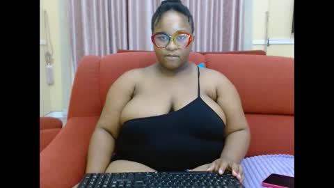 thickjuicyxxx online show from October 12, 8:33 pm