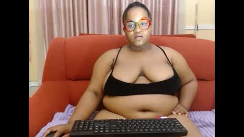 thickjuicyxxx online show from October 11, 8:00 pm