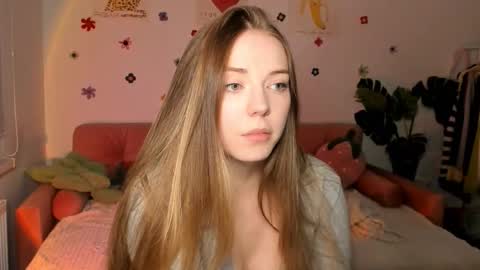 Snapshot of thisisamelia chatting on October 10, 4:23 pm Amelia  shows on mondays fridays and sundays  if anything changes im giving updates on my fansly  online show from October 10, 4:23 pm