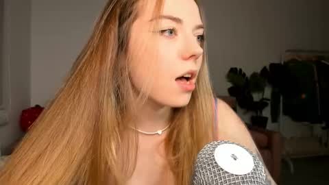 Snapshot of thisisamelia chatting on March 10, 4:46 pm Amelia  shows on mondays fridays and sundays  if anything changes im giving updates on my fansly  online show from March 10, 4:46 pm