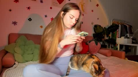 Snapshot of thisisamelia chatting on September 22, 4:16 pm Amelia  shows on mondays fridays and sundays  if anything changes im giving updates on my fansly  online show from September 22, 4:16 pm
