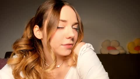 Snapshot of thisisamelia chatting on February 2, 4:00 pm Amelia  shows on mondays fridays and sundays  if anything changes im giving updates on my fansly  online show from February 2, 4:00 pm