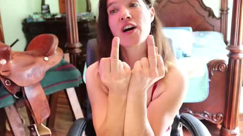 Snapshot of thornbury_rose chatting on September 13, 7:33 pm ThornburyRose online show from September 13, 7:33 pm