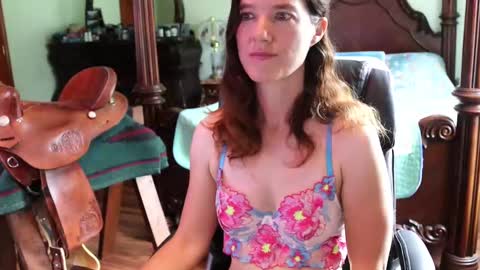 Snapshot of thornbury_rose chatting on September 8, 7:24 pm ThornburyRose online show from September 8, 7:24 pm