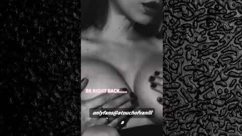 Snapshot of tiannarae chatting on February 4, 1:45 am TIANNA online show from February 4, 1:45 am