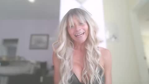 Tiffany Dove online show from October 16, 3:36 pm