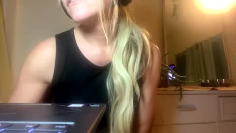 Tiffany Dove online show from February 6, 11:15 pm